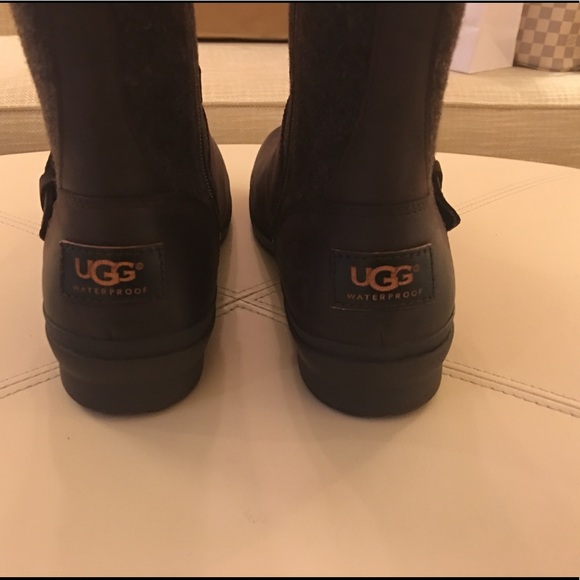 UGG - Picture 3 of 3